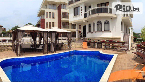 Почивка в Бяла до 20 Декември - важи за празници! Нощувка за до петима + барбекю, сауна и възможност за джакузи или хидромасажна вана, от Къща за гости Алла