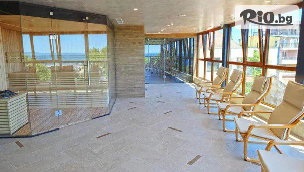 Почивка в Поморие през Септември! Нощувка със закуска и възможност за вечеря + лечебни процедури + финландска сауна, джакузи и релакс зона, от Хотел Парадайс