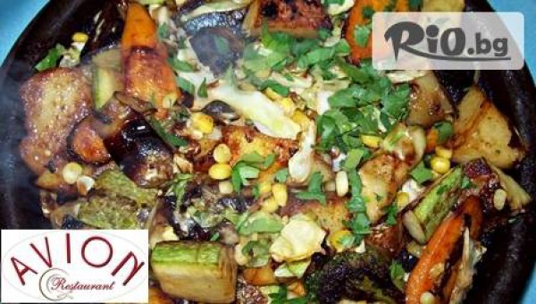 Вкусно меню за двама с комбиниран сач (1000 гр.), плюс голяма зелена салата (500 гр.) и 2 бр. пърленки за 10,90 лв. в ресторант "Авион"!