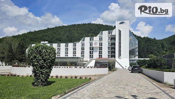 Незабравима Нова година в Куршумлийска баня, Сърбия! 3 нощувки, закуски и вечери, 2 Празнични с НЕОГРАНИЧЕНИ напитки + 8 басейна с минерална вода и СПА в Hotel Planinka 4*