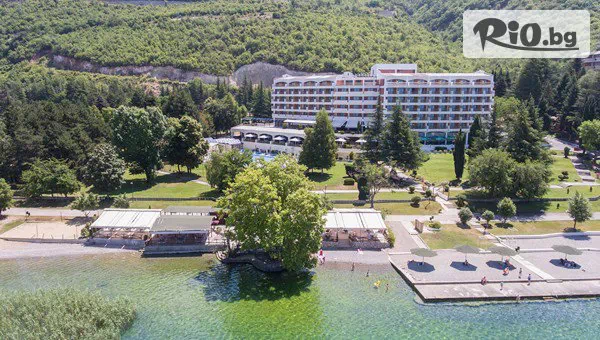 Нова година в Hotel Bellevue 4* или подобен, Охрид! 3 нощувки със закуски и вечери, 2 от които Новогодишен куверт и Реприз + водач и възможност за транспорт