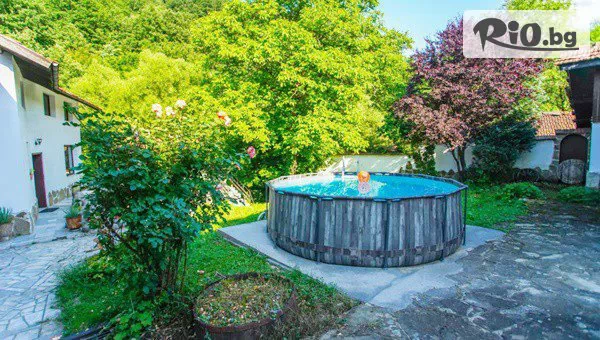Почивка в с. Балканец край Троян до 31.10 - важи за празници! Наем за 1 нощувка на самостоятелна къща за до 17 човека + оборудвана механа и басейн, от Стаи за гости Планинска среща