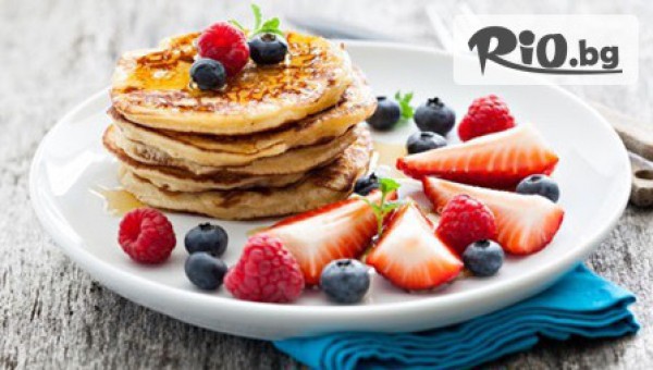 3 броя американски палачинки с ягоди или горски плодове + безалкохолно на Кола-Кола /по избор/ само за 2.99лв, от Арт-кафе Sargaletto