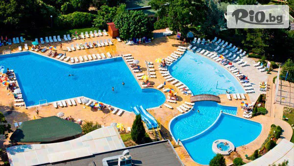 Цяло лято в Хотел Ком, Албена! All inclusive нощувка + басейн с минерална вода, 2 шезлонга, 1 чадър на плажа