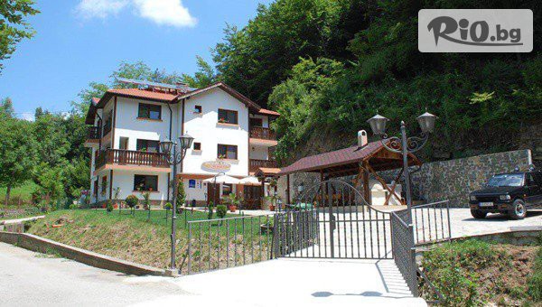 Почивка край Трявна до 20 Декември - важи за празници! Наем на напълно оборудвана къща за 10 или 24 човека + барбекю на пещ и голям озеленен двор, от Къща за гости Савина