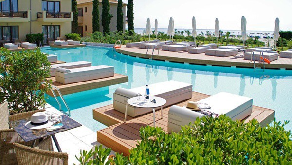 Лято на първа линия в Паралия Катерини - лукс и релакс в Mediterranean Village Hotel & Spa 5*! Нощувка със закуска и вечеря + чадър и шезлонг на плажа, басейн и СПА