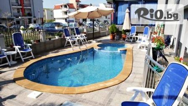 Посрещнете Гергьовден в Семеен хотел "Роял", Несебър с пакети за 3, 4 и 5 дни с включени закуски и вечери на цена от 111 лв.!