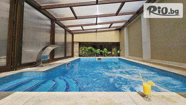 Коледна почивка в Семеен Хотел Жери, Велинград! 3 нощувки, закуски, вечери, 2 празнични + минерален басейн и парна баня