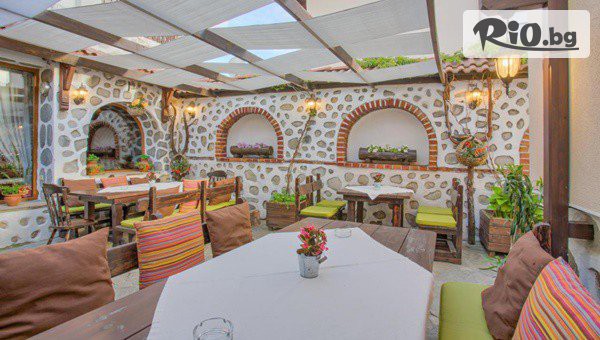 Изгодна почивка в Банско до 31 Октомври! Нощувка със закуска, от Къща за гости Везюва къща