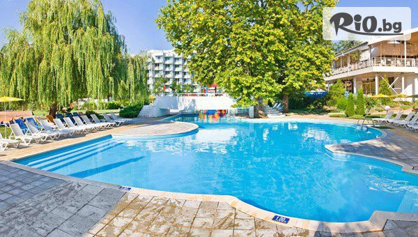Лято 2026 в Хотел Сенди Бийч 4* на първа линия в Албена! All Inclusive нощувка + басейн, 2 шезлонга и 1 чадър на плажа, от 22.06 до 1.07 и от 26.08 до 6.09