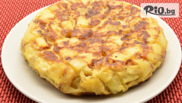 Вкусна Tортия + чаша вино по избор с 51% отстъпка, от Бистро Tapas