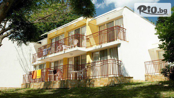 Цяло лято 2026 на море в Комплекс Вили Магнолия, Албена! All Inclusive нощувка за до петима + басейни с минерална вода и 2 шезлонга и 1 чадър на плажа