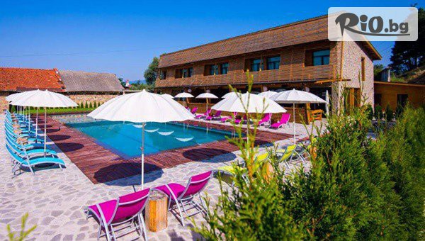 СПА релакс край Банско през Октомври! Нощувка със закуска и вечеря + външен топъл минерален басейн и СПА, от Вила Виктория Термал, село Баня