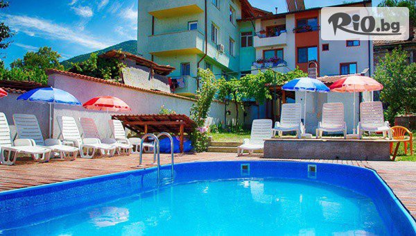 Почивка в Сапарева баня до 22 Декември - важи и за празниците! Нощувка + кухненски кът и барбекю, от Къща за гости Елпида