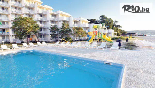 Лято 2026 на първа линия в Хотел Мура 4*, Албена! All Inclusive нощувка + басейни с мин. вода, 2 шезлонга и 1 чадър на плажа от 8 до 21.06 и от 7 до 13.09