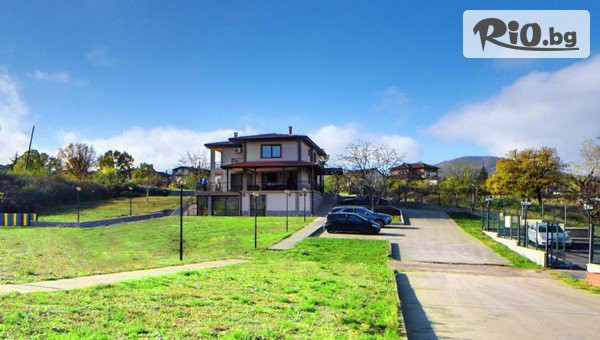 С компанията в Хасковски минерални бани до края на Ноември! 1, 2, 3 или 4 нощувки в къща за до 12 човека + ползване на барбекю, от Къщи за гости Минерал Вилидж