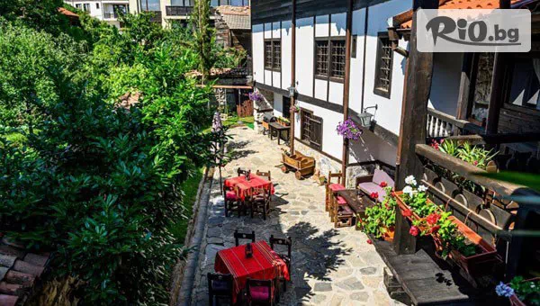 Уикенд Почивка в Банско до края на Ноември! 2 нощувки със закуски и вечери + ползване на сауна, от BanskoVilla Златева къща