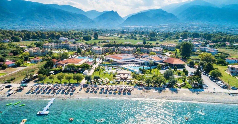 Нова година на Олимпийска ривиера! 3 нощувки на човек със закуски и вечери, едната Празнична в Hotel Poseidon Palace 4*