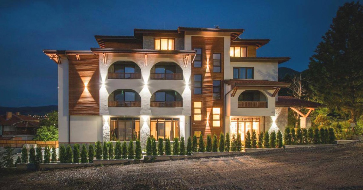 Нощувка със закуска и вечеря за двама + външен басейн с минерална вода и Уелнес зона в СПА хотел Емар 4*, Сапарева баня