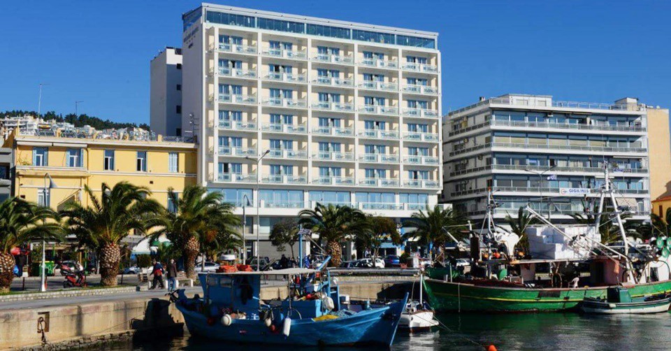 Нова година в Кавала! 3 нощувки на човек, закуски, 2 стандартни вечери и Гала вечеря в зала Philippos на Airotel Galaxy Hotel 4*