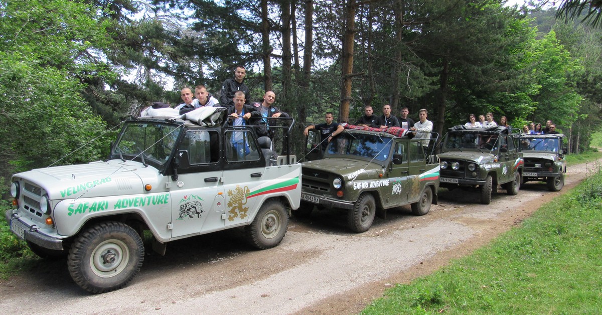 Сафари за двама в Родопите! Разходка с offroad джип до Елин връх и Гарванов камък + напитки, от Сафари Адвенчър Велинград