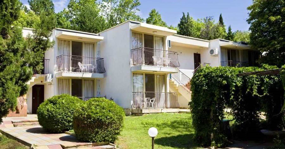 5 All Inclusive нощувки във вила за до петима + вход за Аквапарк, 2 шезлонга, чадър на плажа и басейн във Вили Вита парк, Албена