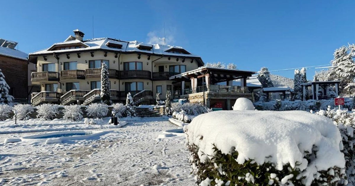 Нова Година 2026 в Семеен хотел Етерно, Цигов чарк! 3 нощувки за двама със закуски и вечери, едната Празнична с DJ