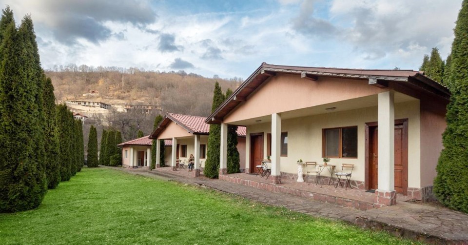 Нощувка за двама + барбекю и паркинг, от Комплекс Тихия кът, Рибарица