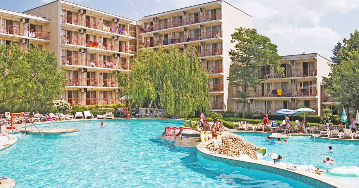 5 All Inclusive нощувки на човек, басейни с минерална вода, 2 шезлонга и чадър + вход за АкваПарк в Хотел Вита Парк 3*, Албена