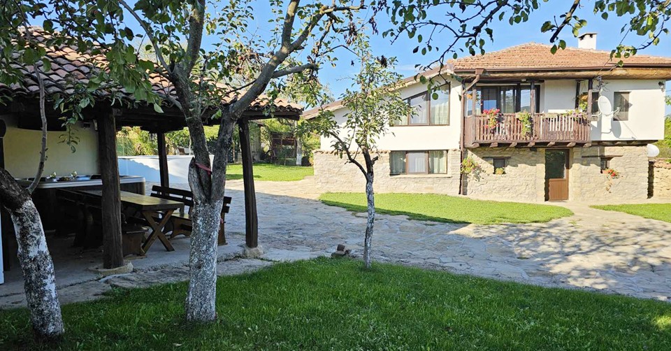 2 нощувки за до 11 човека + ползване на механа и джакузи, от Къща за гости Старата къща, с.Плаково до Велико Търново