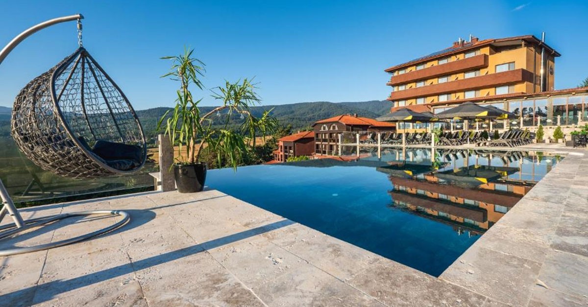 2 нощувки със закуски, обеди и вечери за до четирима във Вила 3* + басейн и релакс зона в Спа комплекс Каталина Резорт 4*, Цигов чарк 2 нощувки със закуски, обеди и вечери за до четирима във Вила 3* + басейн и релакс зона в Спа комплекс Каталина Резорт 4*, Цигов чарк