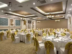 Karmir Resort & Spa