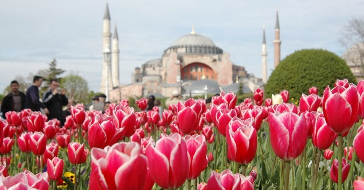 Екскурзия за Фестивала на Лалето в Истанбул 2 нощувки и закуски в хотел 3* + транспорт с нощен преход и посещение на Одрин Екскурзия за Фестивала на Лалето в Истанбул 2 нощувки и закуски в хотел 3* + транспорт с нощен преход и посещение на Одрин