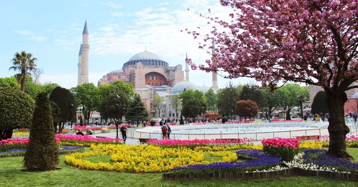 Уикенд екскурзия за Фестивала на Лалето в Истанбул! 3 нощувки със закуски в хотел 3* + транспорт и екскурзовод Уикенд екскурзия за Фестивала на Лалето в Истанбул! 3 нощувки със закуски в хотел 3* + транспорт и екскурзовод