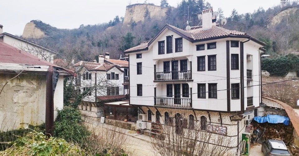 Нова година в Мелник! 3 нощувки със закуски и вечери на човек + едната Празнична, неограничена консумация на напитки