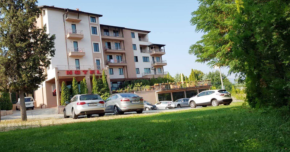 Почивка в Хотел Time out Сандански + Басейни и Релакс Зона