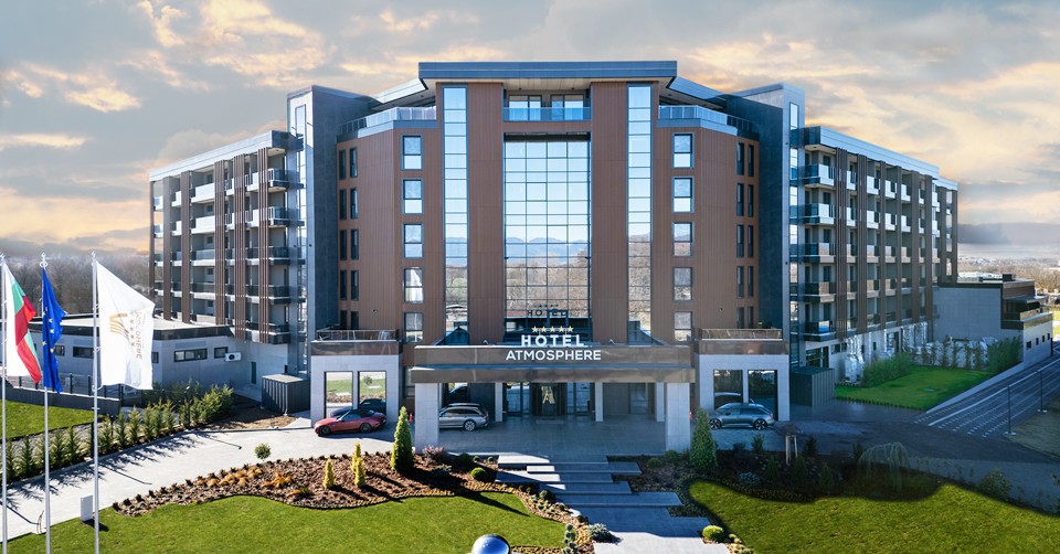 Нощувка със закуска и вечеря на човек + басейн с минерална вода и СПА в Балнео и СПА хотел Атмосфера 5*, Павел баня