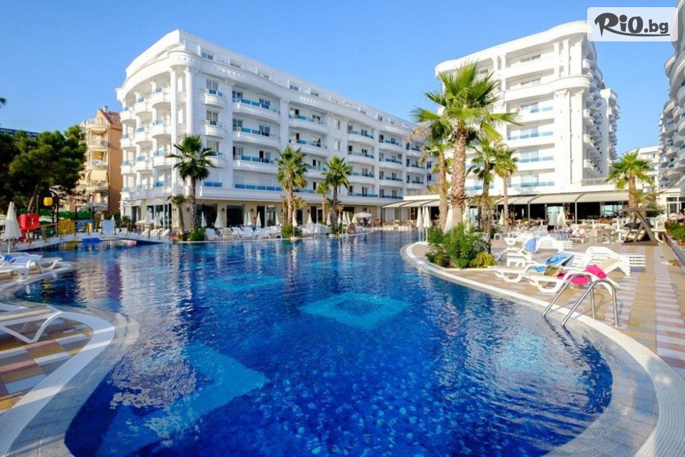 Grand Blue Fafa Resort