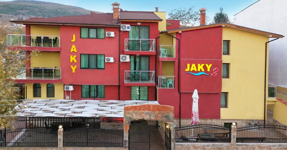 Нова година в Кранево! 2 нощувки със закуски + Новогодишна вечеря с музика на живо + вътрешен басейн и релакс зона, от Хотел Жаки Нова година в Кранево! 2 нощувки със закуски + Новогодишна вечеря с музика на живо + вътрешен басейн и релакс зона, от Хотел Жаки