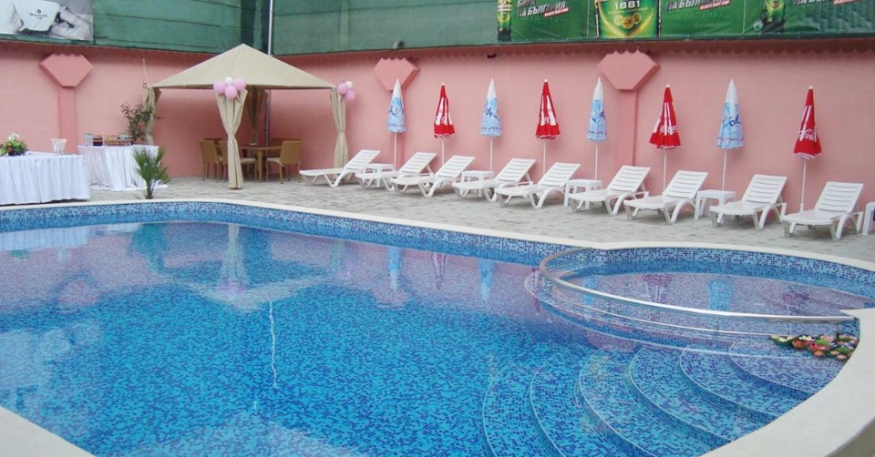 5 нощувки, закуски и вечери + 20 процедури и преглед при специалист до края на Декември в Хотел Релакс, Стрелча