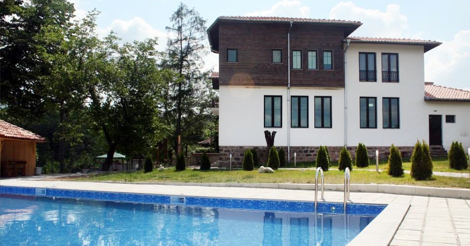 Нощувка със закуска и вечеря на човек + вътрешен минерален басейн в Хотел Шато Слатина 3*, с.Слатина край Вършец Нощувка със закуска и вечеря на човек + вътрешен минерален басейн в Хотел Шато Слатина 3*, с.Слатина край Вършец