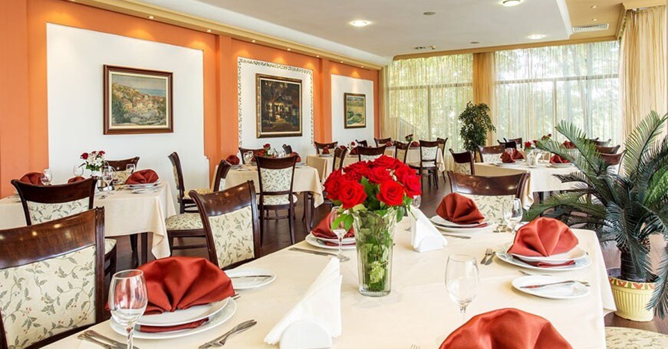 Нощувка, закуски и вечери + Уелнес пакет, от Хотел Банкя Палас 4*, Банкя