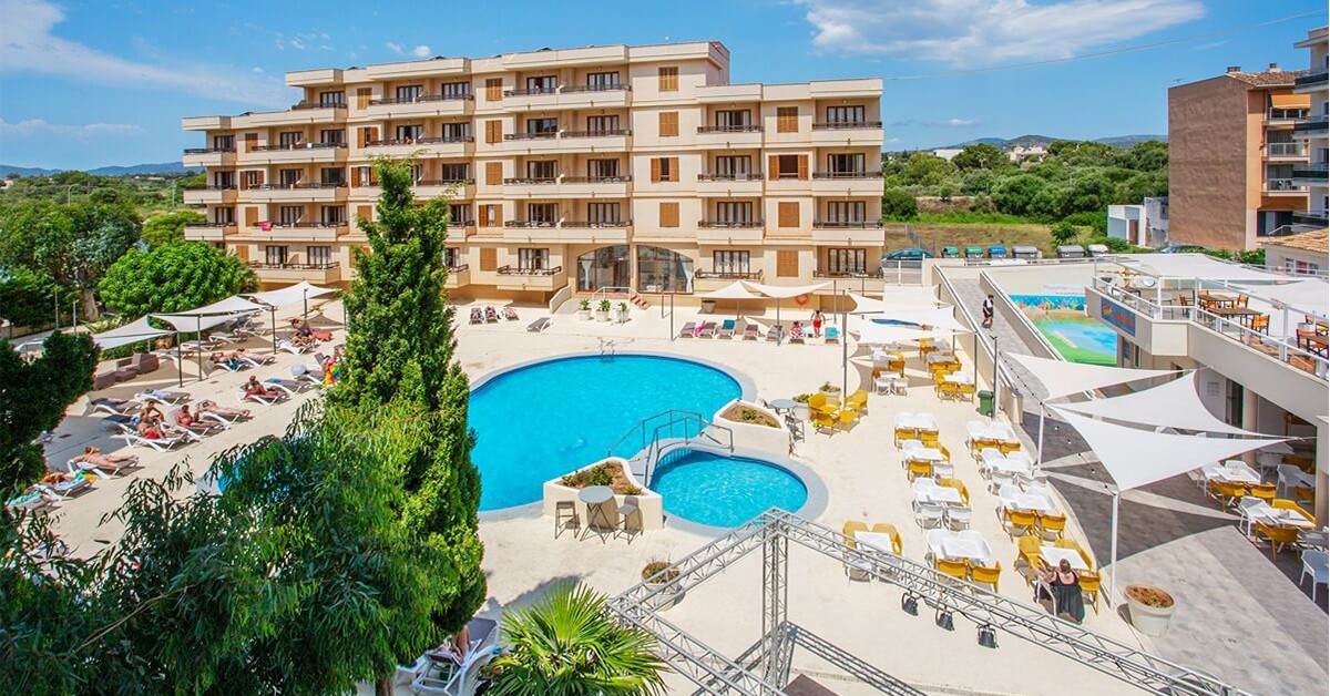 7 нощувки със закуски и вечери + басейн в BJ Playamar Hotel & Apartamentos, Палма де Майорка, самолетен транспорт от София