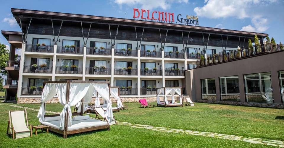 Нощувка със закуска + закрит минерален басейн и 4 открити минерални басейна и СПА в Спа Хотел Белчин Гардън 4*, Белчин баня