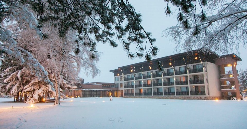 Нова година в Белчин баня! Почивка с 3 нощувки, закуски, Празнична вечеря + анимация, закрит минерален басейн, от Спа Хотел Белчин