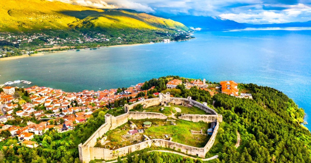 Екскурзия за Йордановден до Охрид! 2 нощувки със закуски в Hotel Diplomat Plus или подобен + автобусен транспорт и водач Екскурзия за Йордановден до Охрид! 2 нощувки със закуски в Hotel Diplomat Plus или подобен + автобусен транспорт и водач