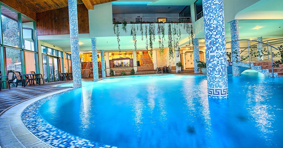 Коледа във Велинград! 3 нощувки със закуски и вечери + Празнична програма + закрит минерален басейн, от СПА Хотел Олимп 4* Коледа във Велинград! 3 нощувки със закуски и вечери + Празнична програма + закрит минерален басейн, от СПА Хотел Олимп 4*