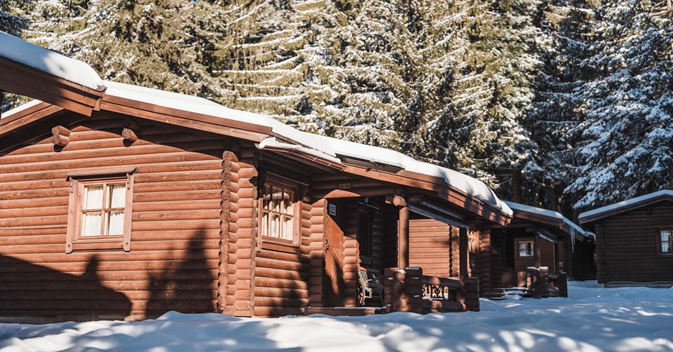 Нова година във Вилно селище Ягода 3*, Боровец!  3 нощувки в къщичка за до 4-ма + 2 външни джакузита и СПА център