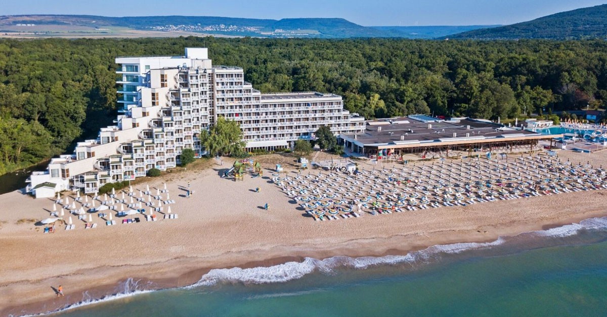 5 Ultra All Inclusive нощувки + басейн с минерална вода, 2 шезлонга и чадър на плажа, от 19 до 25 Август в Хотел Гергана 4* на първа линия в Албена 5 Ultra All Inclusive нощувки + басейн с минерална вода, 2 шезлонга и чадър на плажа, от 19 до 25 Август в Хотел Гергана 4* на първа линия в Албена