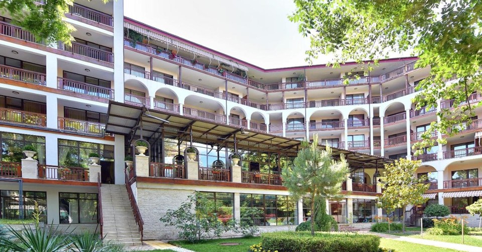 Нощувка със закуска, обяд и вечеря + минерален басейн, от Estreya Palace and Residence 4*, Св. Св. Константин и Елена